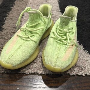 Men’s Yeezys size 11
